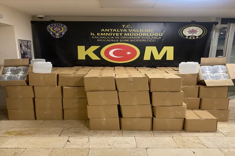 Antalya'da kaçakçılık operasyonunda 3 zanlı yakalandı