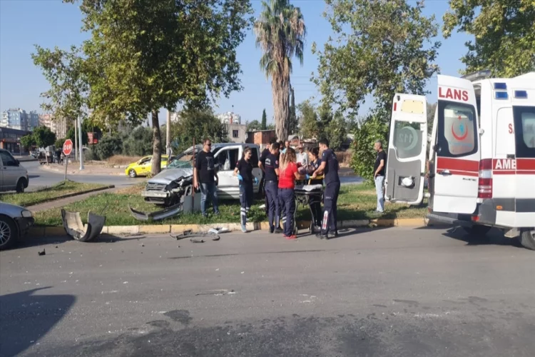 Antalya'daki trafik kazasında 2 kişi yaralandı
