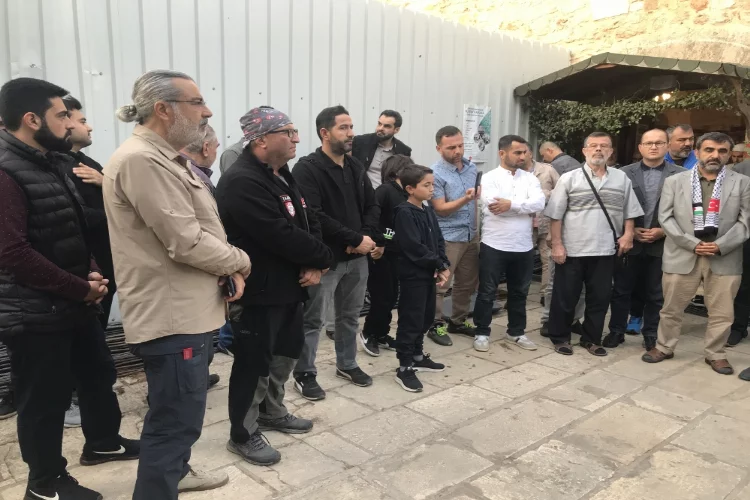 Antalya'da TÜGVA üyeleri, Filistinliler için sabah namazında bir araya geldi