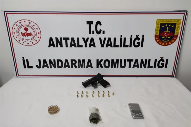 Antalya'da villaya düzenlenen uyuşturucu operasyonunda 2 tutuklama