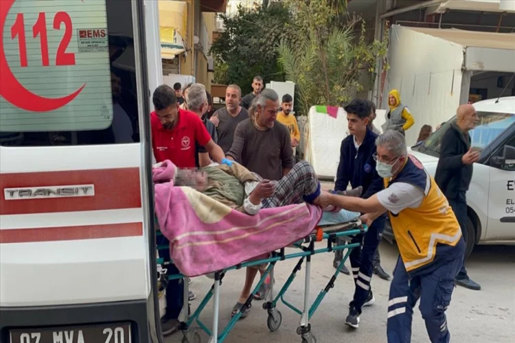 Antalya'da yangında dumandan etkilenen bir kişi hastaneye kaldırıldı