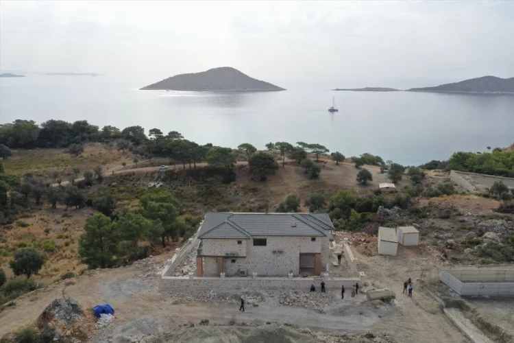 Antalya Kaş'ta kaçak inşa edilen villanın yıkımı gerçekleşti