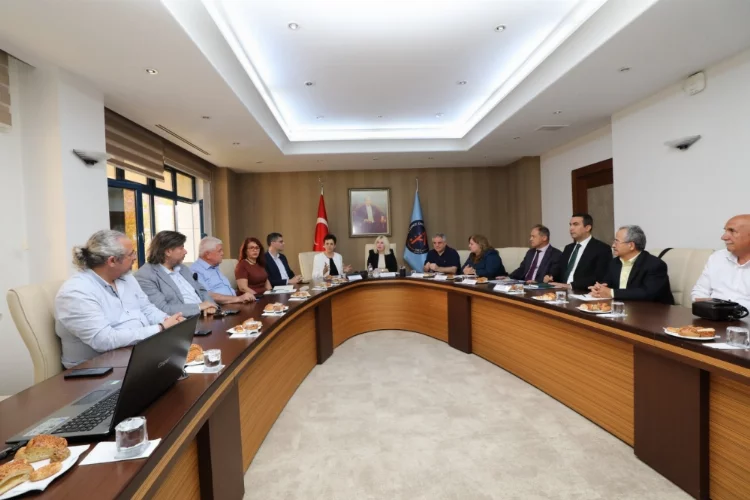 Antalya Kent Konseyi Başkanı Kurt, Rektör Özkan'ı ziyaret etti