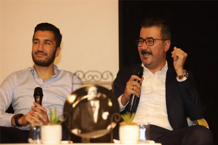 Antalyaspor Başkanı Çetin ile futbol sorumlusu Şahin, öğrencilerle söyleşiye katıldı