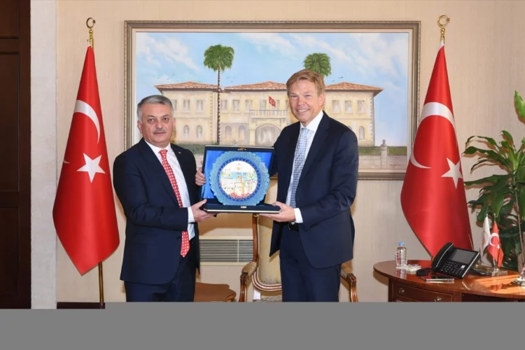 Antalya Valisi Yazıcı, Hollanda'nın Ankara Büyükelçisi Joep Wijnands'ı kabul etti: