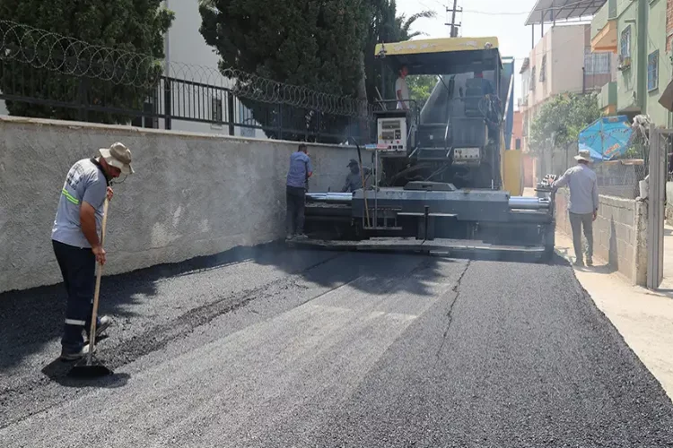 Yüreğir Belediyesi, 4 yılda 510 bin ton sıcak asfaltla ilçenin yollarını yeniledi