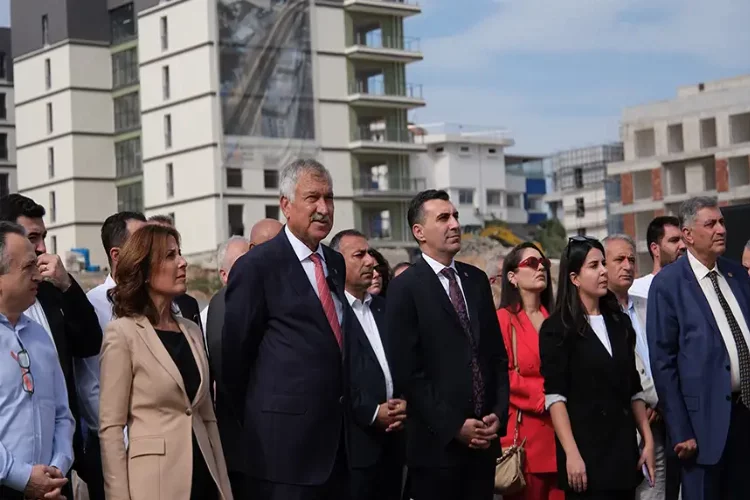 29 Ekim Cumhuriyet Bayramı'nda Adana'da Atatürk Anıtı açıldı