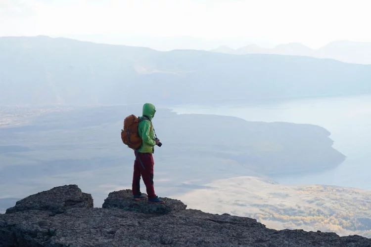Vanlı 40 dağcı Nemrut Krater Gölü’nde unutulmaz bir gün yaşadı