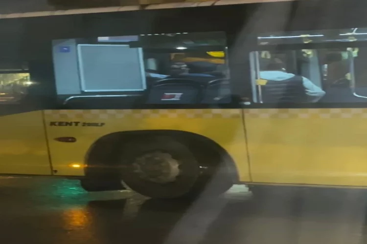 Kartal’da İETT otobüsünde yer verme kavgası kamerada