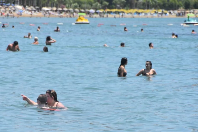 Bodrum’da bayram nüfusu 1 milyona aştı, sahiller doldu taştı
