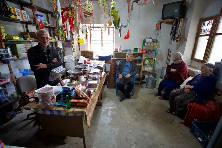 Baba mirası 64 yıllık köy bakkalının kapanmaması için tezgahın başına geçti