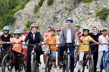 Bakan Yardımcısı Yenigün, Hatay'da çocuklarla bisiklet sürdü