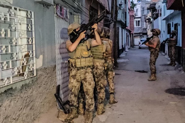Bakan Yerlikaya: Kahraman polisimiz bayramda da 7/24 görev başında