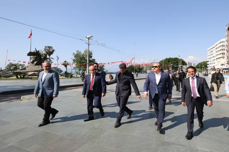 Bakan Çavuşoğlu, Antalya'da "Kent Buluşmaları" toplantısında konuştu:
