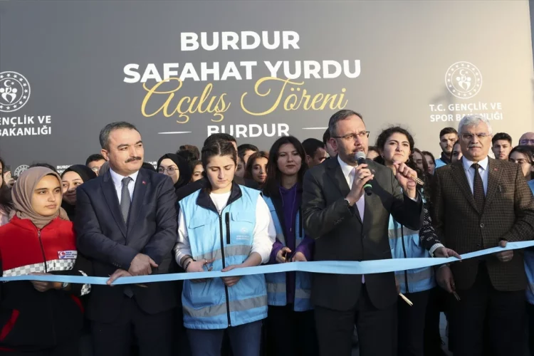 Bakan Kasapoğlu, Burdur'da 1900 kişilik öğrenci yurdunun açılışını yaptı: