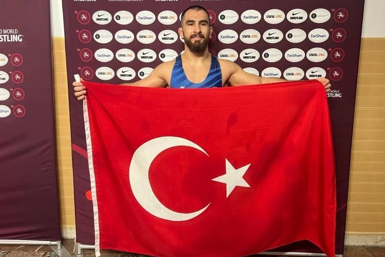 Balıkesir Büyükşehir Belediyespor Güreşçisi Feyzullah Aktürk, 3. kez Avrupa şampiyonu!