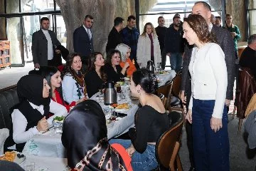 Başkan Özdemir, güzellik merkezi işletmecilerini ve bayan kuaförlerini ağırladı