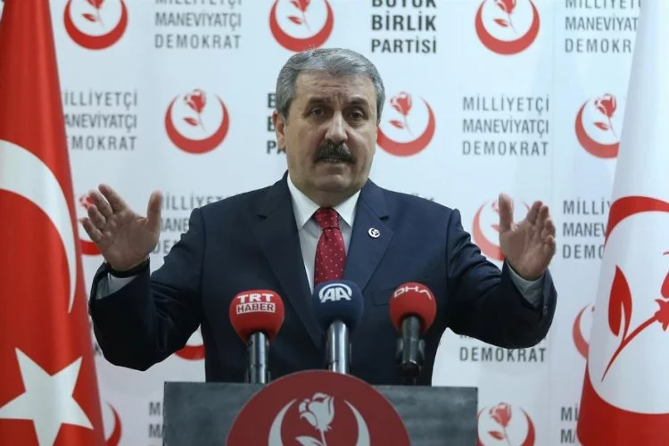 BBP Genel Başkanı Mustafa Destici Tokat'ın Reşadiye İlçesinde trafik kazası geçirdi