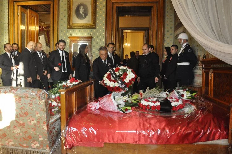 BJK yönetimi Ata'mızı Dolmabahçe'de andı