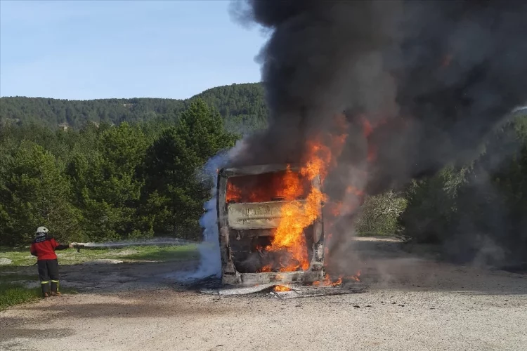 BOLU - Seyir halindeki yolcu otobüsü tamamen yandı
