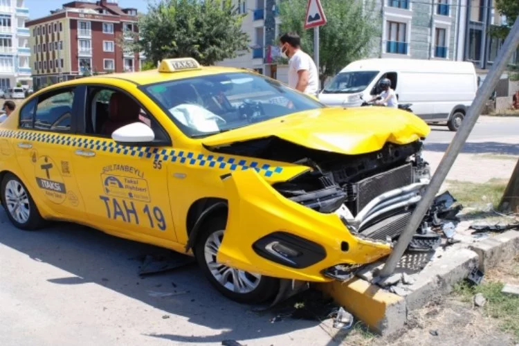 Bucada ticari taksi kazasında 78 yaşındaki türkan andıç hayatını kaybetti
