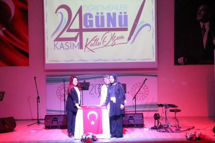 Burdur'da 24 Kasım Öğretmenler Günü kutlandı