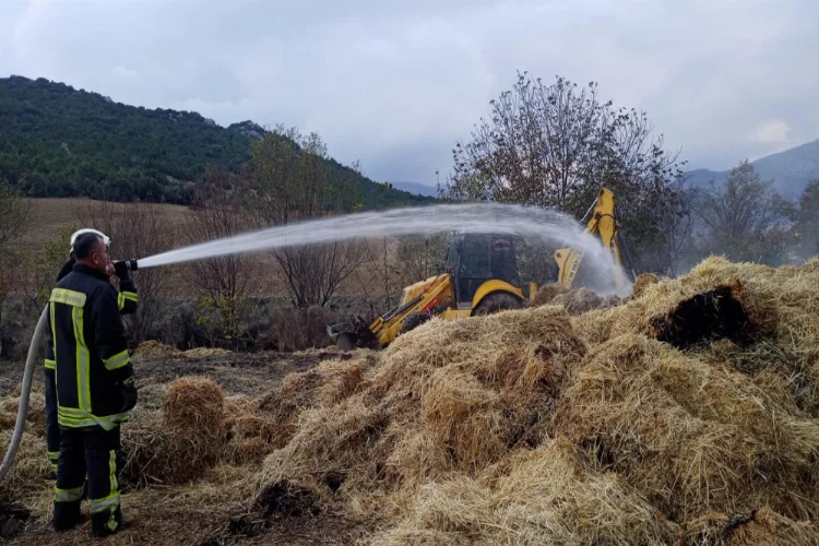 Burdur'da çıkan yangında  35 ton saman balyası yandı