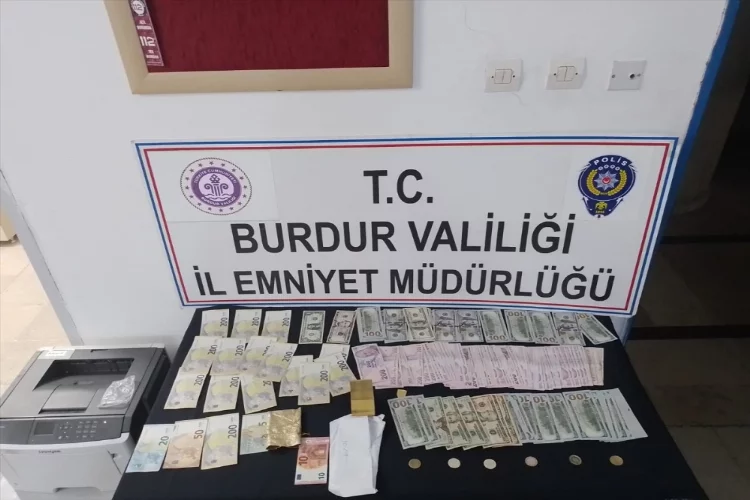 Burdur'da park halindeki araçtan döviz ve altın çaldığı iddia edilen zanlı tutuklandı