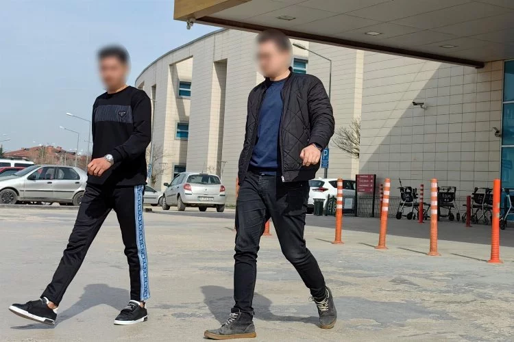 Bursa'da polis tarafından havaya ateş eden iki şüpheli yakalandı