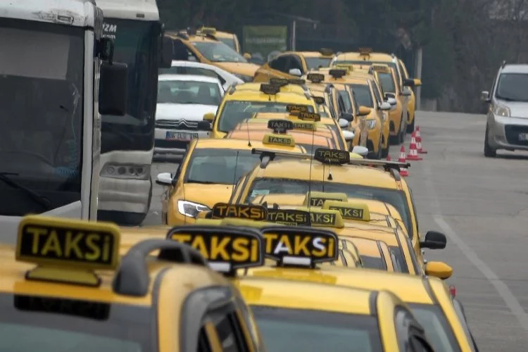 Bursa'da taksicilerden uzun kuyruklar