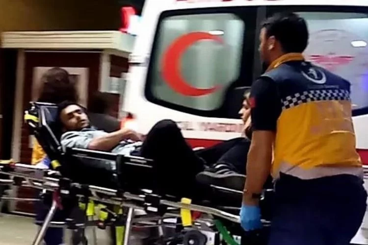 Bursa İnegöl'de araçta şehir turu attığı arkadaşını bıçaklayarak ağır yaraladı