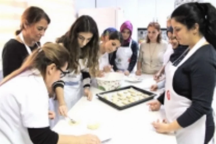 Büyükşehir’den hanımlara   aşçılık ve pastacılık kursu