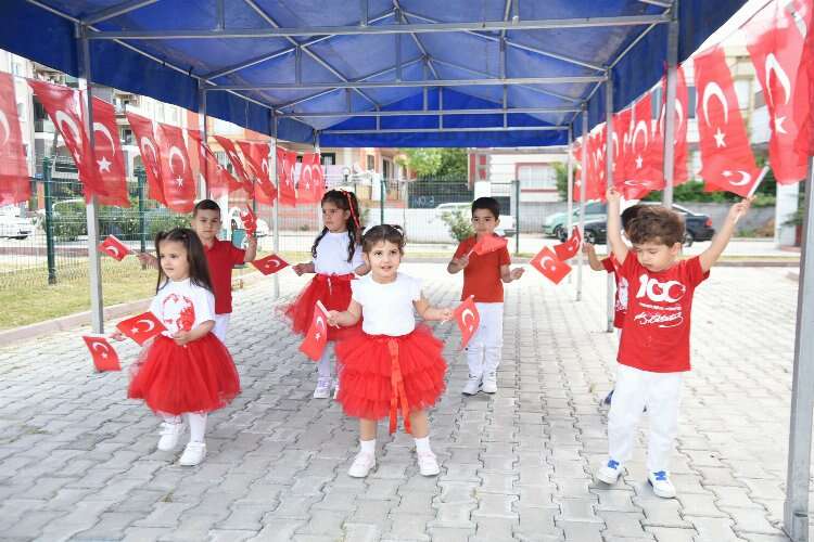 Ceyhan Belediye Başkanı Aydar, 23 Nisan'ı çocuklarla beraber geçirdi 3
