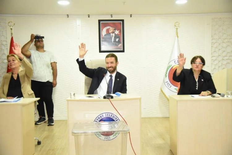 Ceyhan Belediye Meclisi, Ramazan Bayramı'nın 1. gününde Başkan Kadir Aydar başkanlığında toplandı