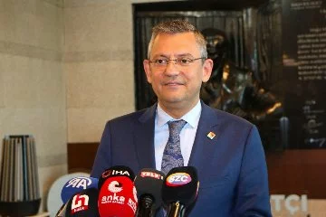 CHP Genel Başkanı Özgür Özel, bayram namazını memleketi Manisa'da kıldı