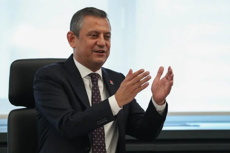 CHP lideri Özel: Siyasetçilerin el sıkışmadığı dönemlerin sonu demokrasi için felaket olmuştur