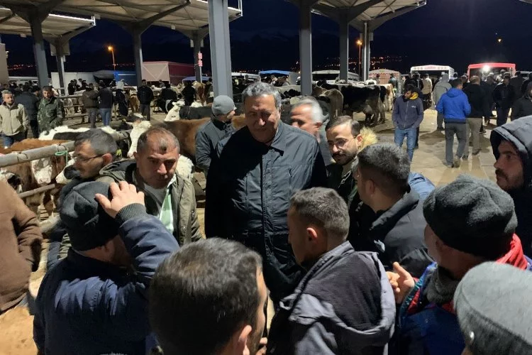 CHP Milletvekili Gürer, Niğde'de hayvan pazarını ziyaret ederek besicilerin sorunlarını dinledi