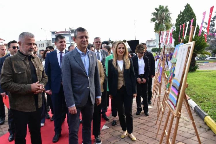 CHP Genel Başkanı Özel, Antalya'da engellilerle bir araya geldi: