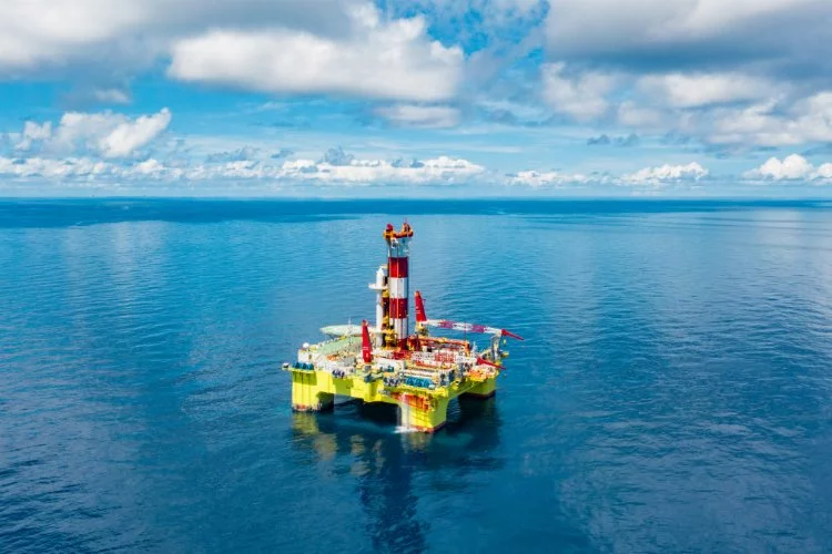 Çin, derin denizde 102 milyon ton ham petrol rezervine sahip dev sahanın keşfini duyurdu