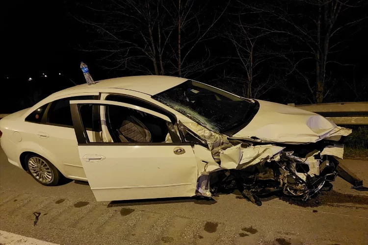 ÇORUM - Zincirleme trafik kazasında 3 kişi yaralandı