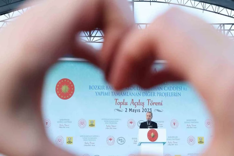 Cumhurbaşkanı Erdoğan: "21 yıldır gece gündüz demeden tüm Türkiye’ye aşkla hizmet ediyoruz"