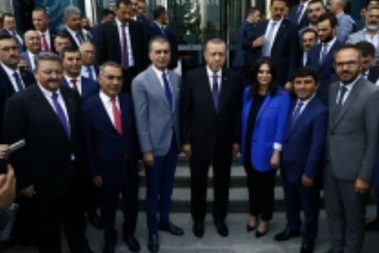 Cumhurbaşkanı Erdoğan, Adana teşkilatı ile fotoğraf çektirdi