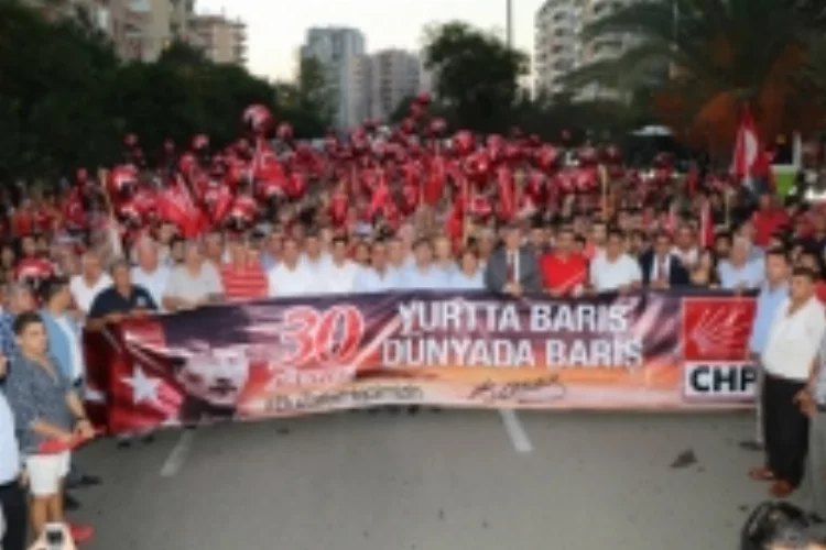 Cumhuriyet, Atatürk ve şehitleri için yürüdüler
