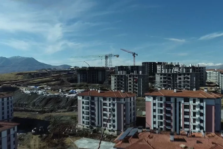 Malatya'nın Doğanşehir ilçesinde, deprem konutlarından 350'si gelecek ay hak sahiplerine teslim edilecek