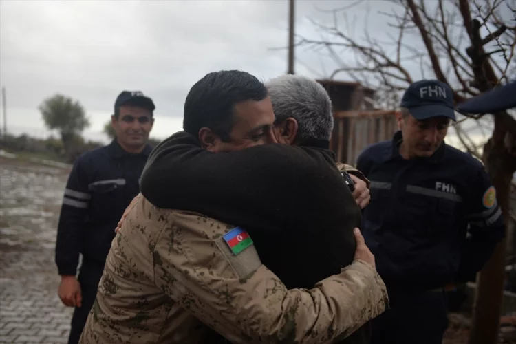 Depremzede kardeşler, kendilerini hayata bağlayan Azerbaycanlı ekiple buluştu