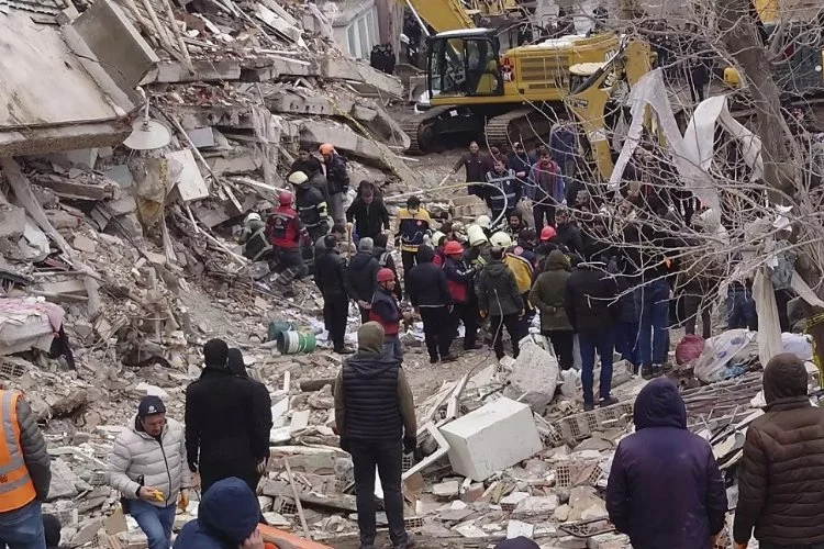 Depremzedeler, 11 ilde 6 Şubat’ın resmi tatil ilan edilmesini istiyor