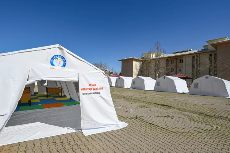 Depremzede öğrenciler sınavlara "çadır kampüsü"nde hazırlanacak