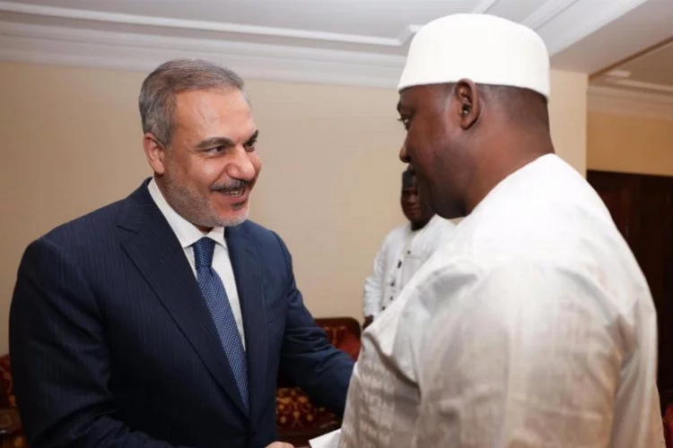 Dışişleri Bakan Fidan, Gambiya Cumhurbaşkanı Adama Barrow ile Banjul'da görüştü