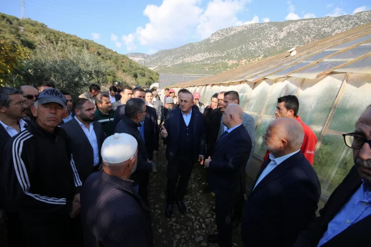 Dışişleri Bakanı Çavuşoğlu, Demre'de vatandaşlarla bir araya geldi