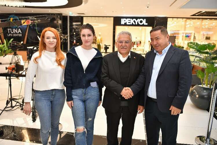 Dr. Büyükkılıç, Alışveriş Merkezi'nde vatandaşlarla buluştu 2